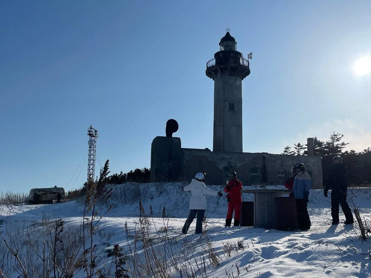 雪地摩托前往托宁灯塔